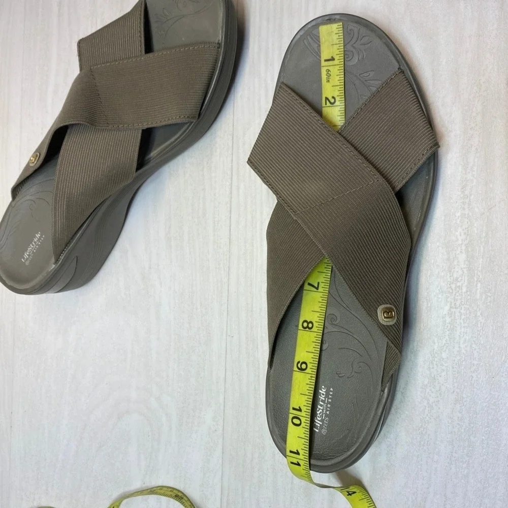 LifeStride Womens 12M BZees Desire Wedge Sandals Slide Stretch Taupe Fabric Shoe